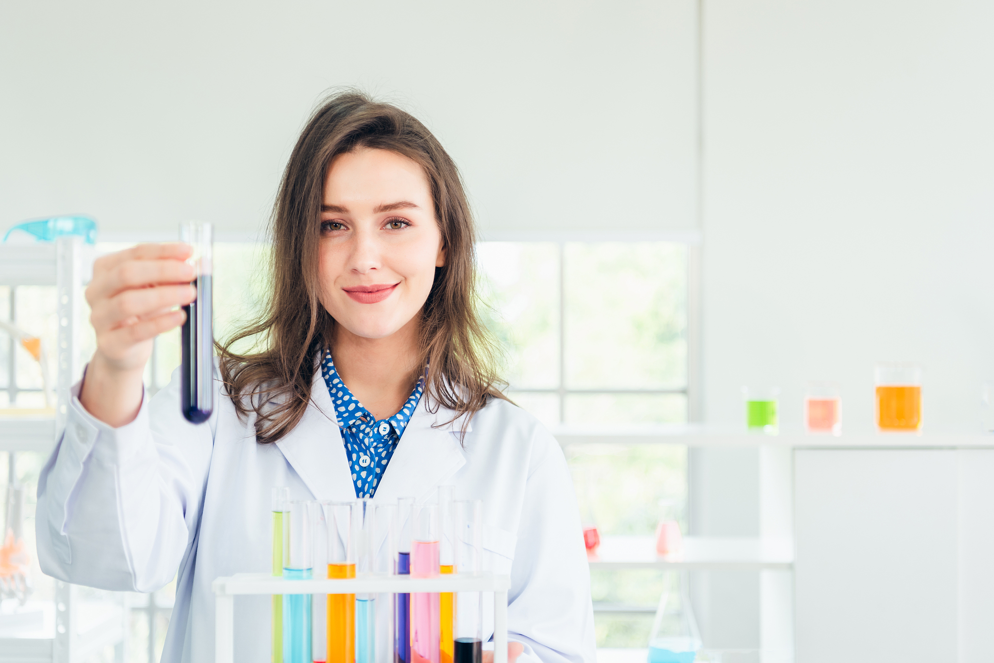 氢氧化钠电离方程式详解：性质、反应及应用