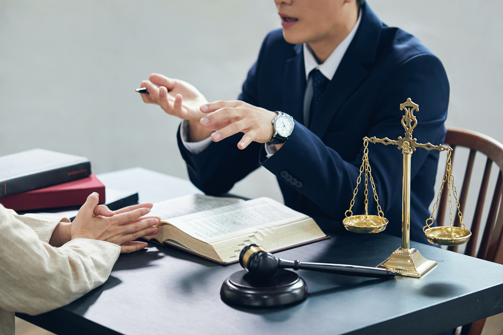 刑事案件法律援助：选择专业律师团队，化解困扰，赢得希望