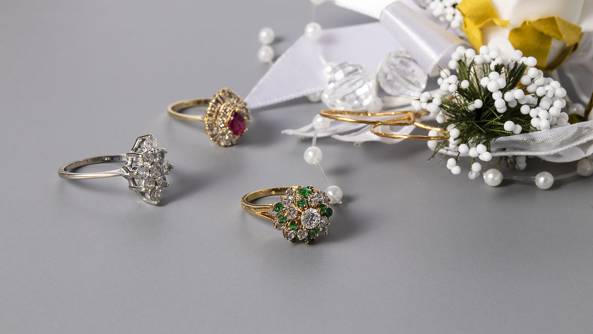 日常点缀，闪耀光芒：时尚珠宝的日常魅力