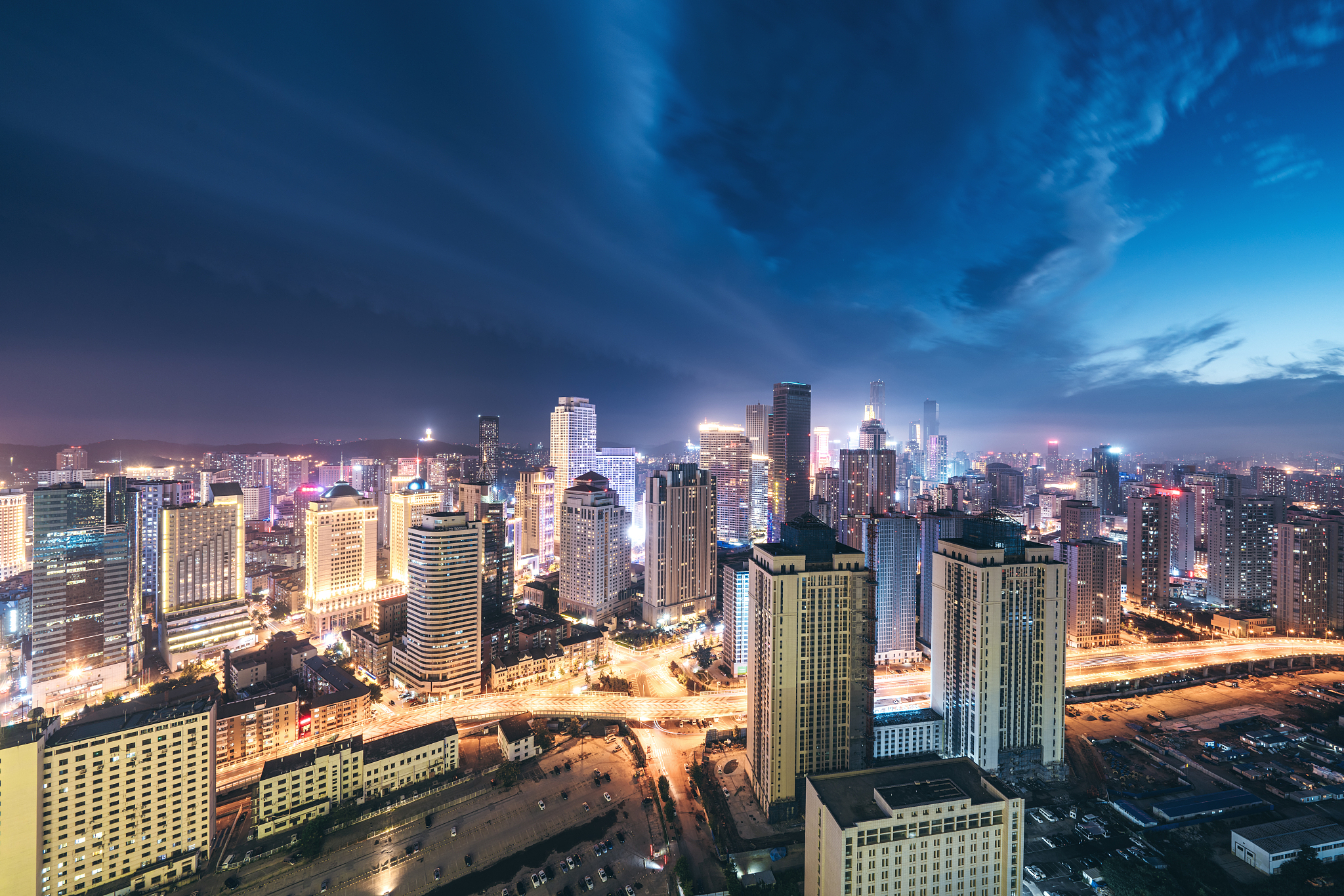 航拍视角下的繁华都市