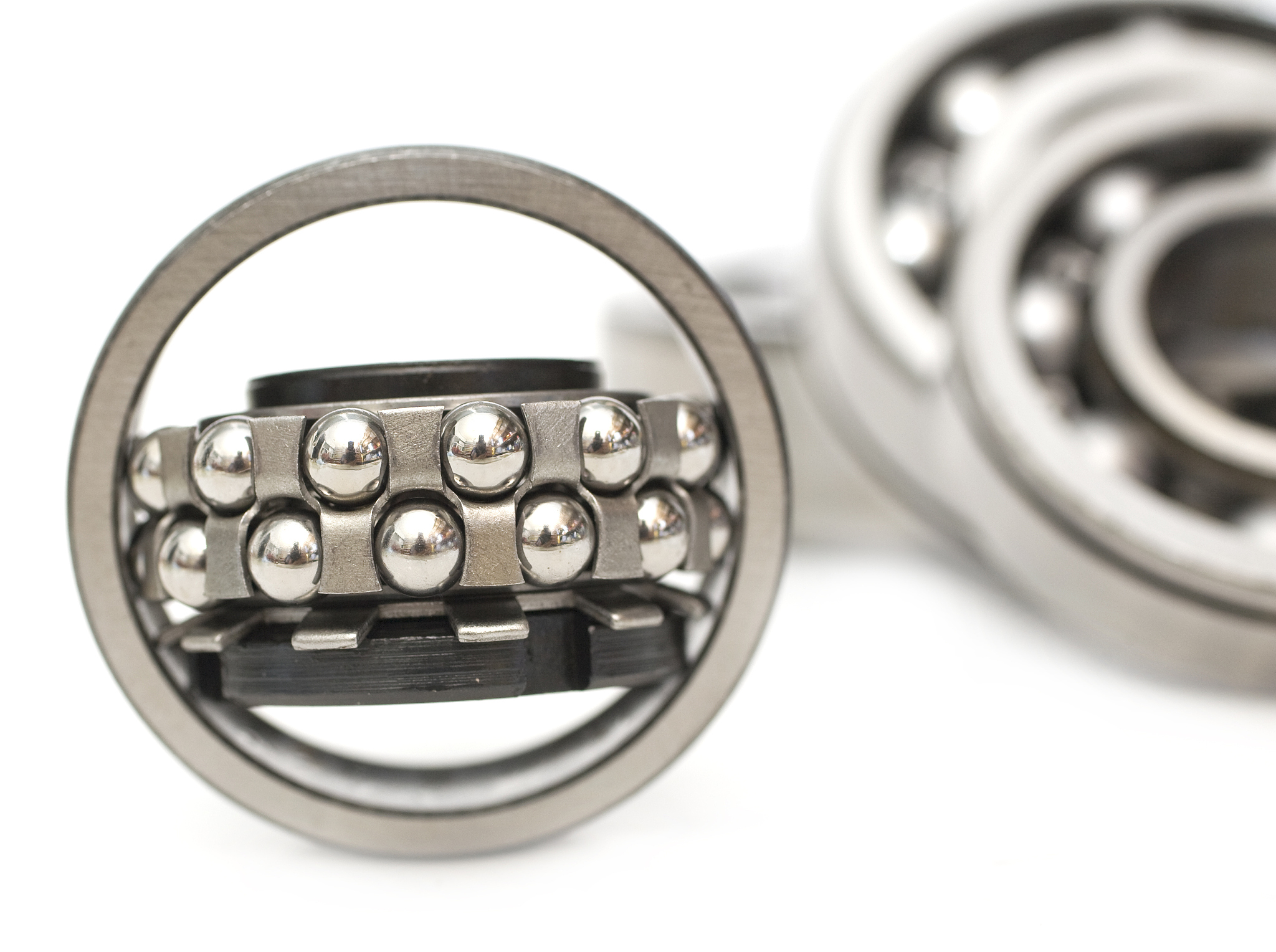 To securely fasten the cargo to the portable D-ring six lines of steel chains with a capacity of 20T were used These chains were positioned at an angle of 45-90 degrees in relation to the athwart