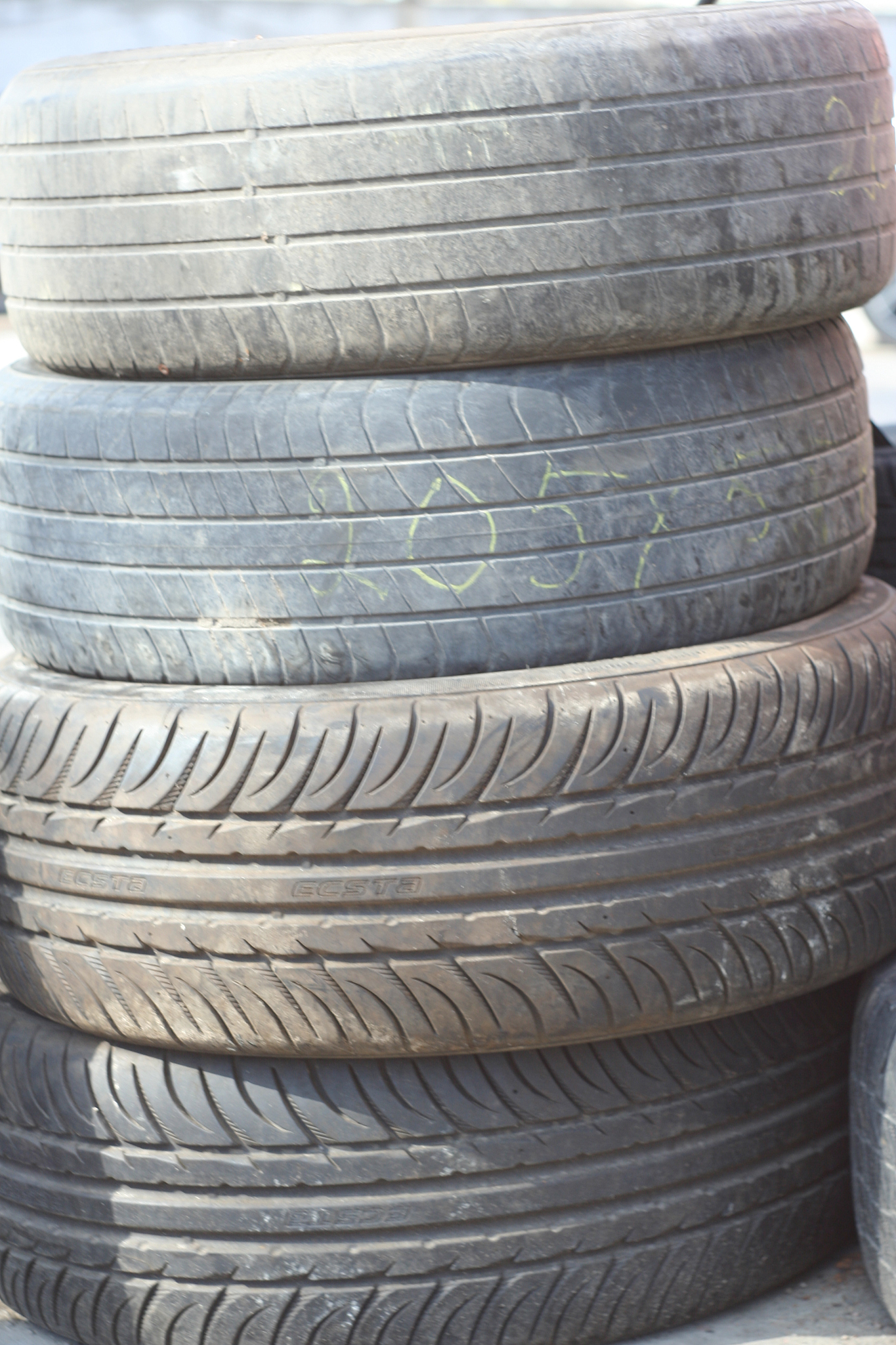 子午线轮胎生产常用合成橡胶 - 详解材料和用途