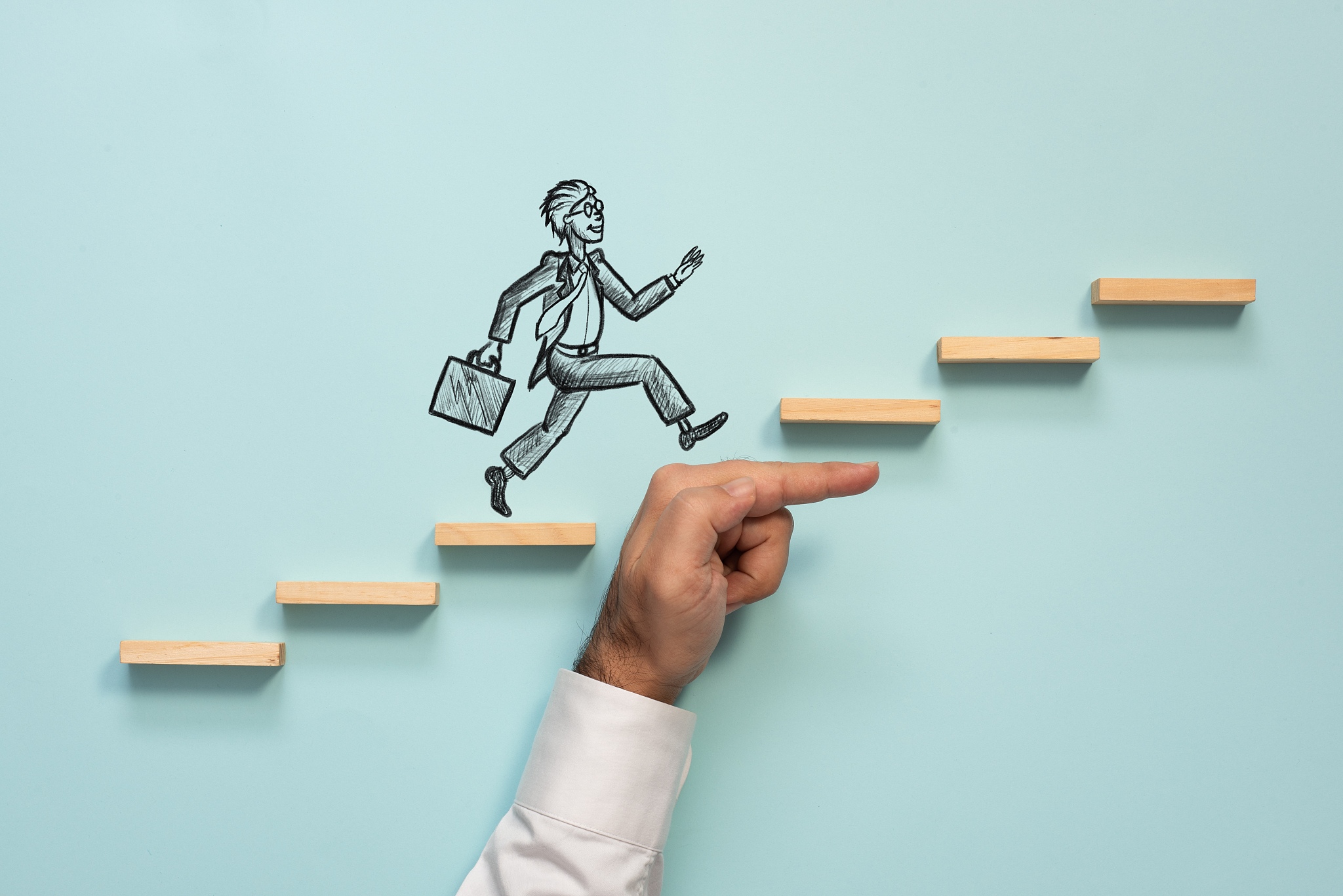 将这三页内容转为演讲人呈现的内容。