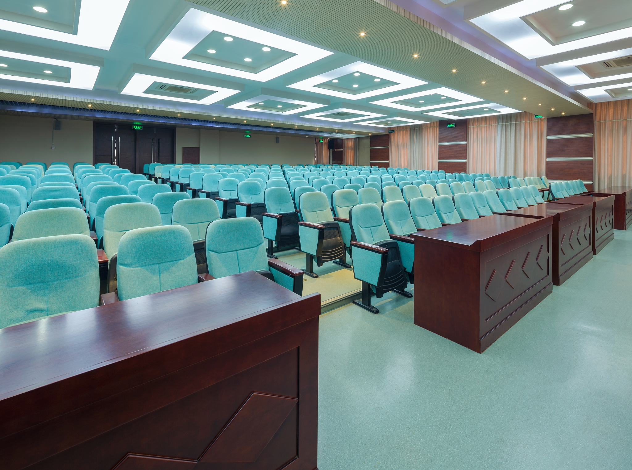 帮我写一份关于会议室音视频系统符合的相关法规及标准