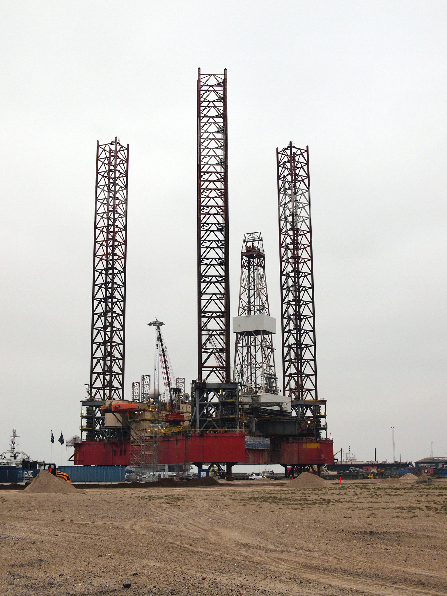 南充石油化工职业学校石油钻井专业就业方向：勘探、钻井、开采、储运