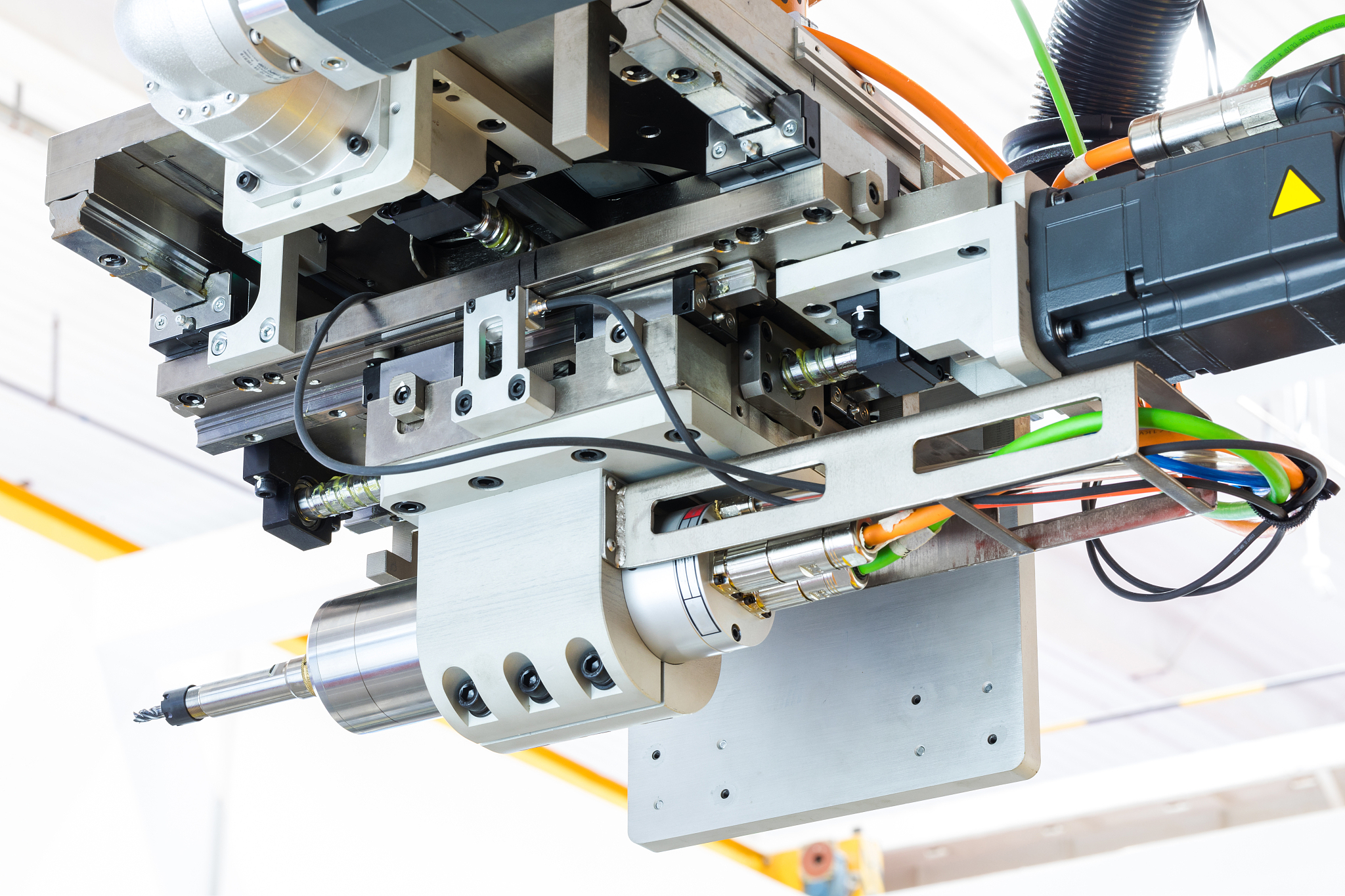 机械手的手臂升降伸缩运动都为直线运动。直线运动的实现一般是气动传动液压传动以及电动机驱动滚珠丝杠来实现。我选用的是滚珠丝杠结构的手臂螺母带动丝杠进行升降和平移采用电机驱动中间为丝杆两边为光杆。运行方式为电机带动锥齿轮继而带动丝杠螺母丝杠螺母是固定点相对的丝杠做上下移动。将以上内容换种说法ai降重