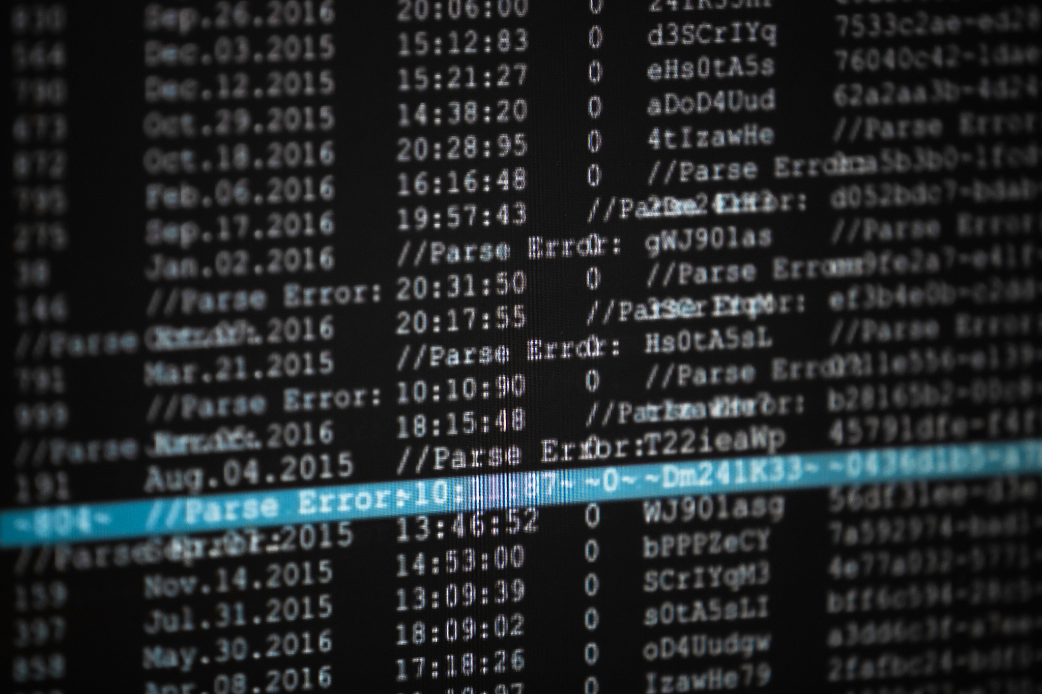 所谓数字分身也称为数字化身是指通过数字技术将一个人的身份、信息、行为等转化为数字形式形成一个虚拟的个体存在。在数字化时代数字分身已经成为一种趋势它可以帮助人们更好地管理自己的信息、提高工作效率、保护个人隐私等。通俗来讲就是：现在我们通过数字技术虚拟出来了另一个你个体。而这个虚拟的你个体通过自身自动的学习可以快速获得和掌握你希望它具备的任何领域的知识技能它可以成为你个体的私人老师、教练、秘书、员工。