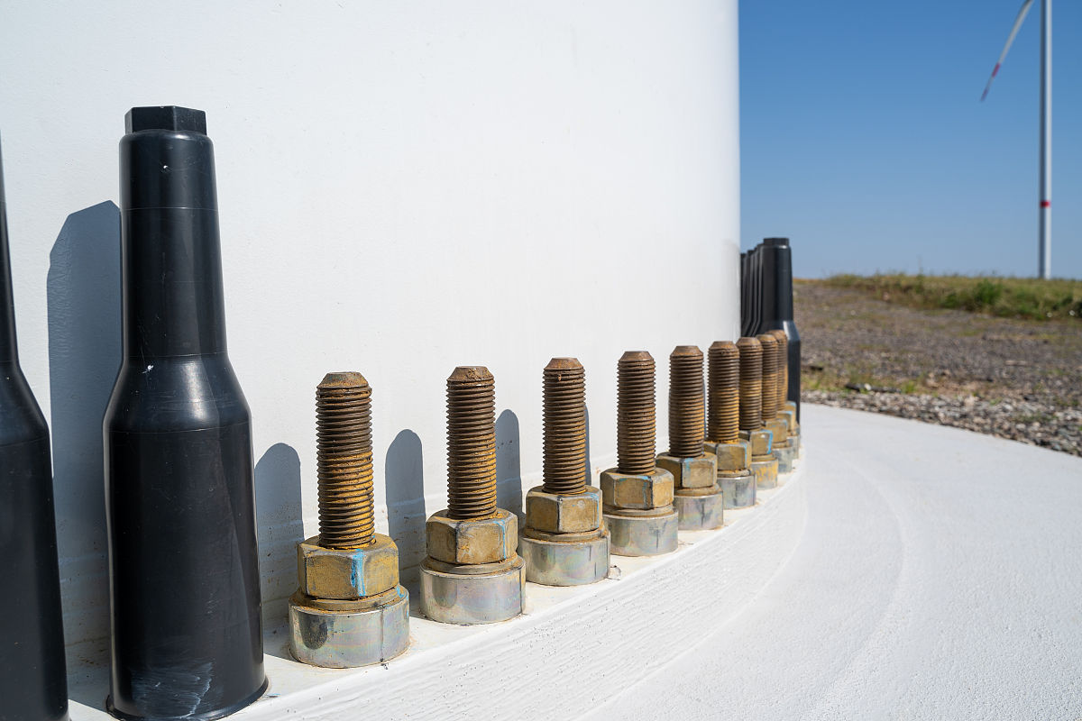 挖掘机中臂油缸没有装缓冲套有什么问题