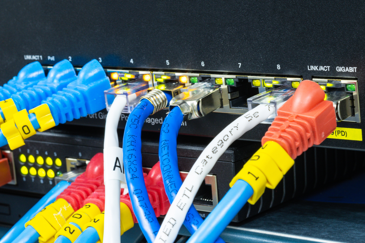 端子设备：连接电线、电缆的桥梁