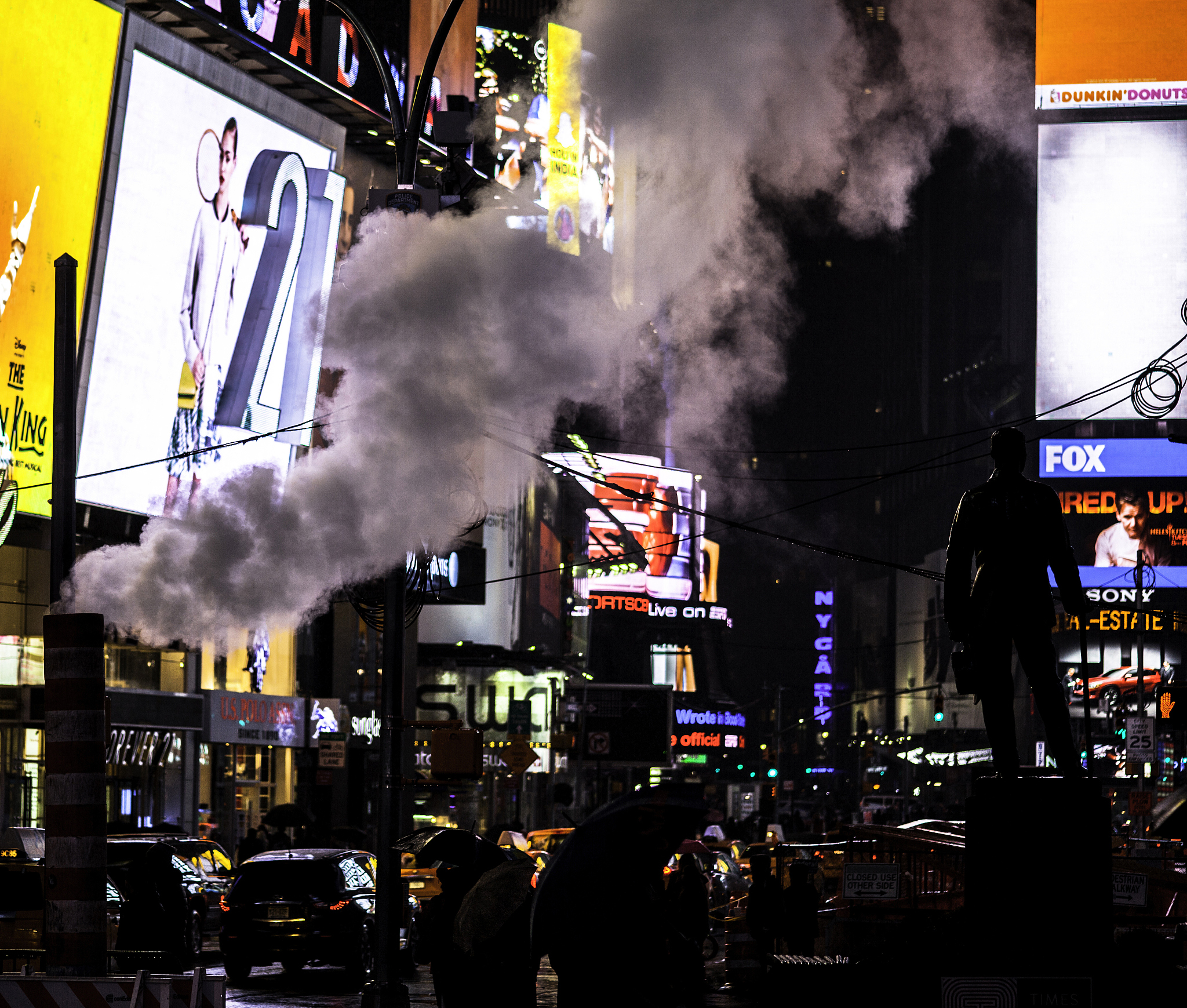 在steam上发布游戏需要受到国内的出版管控吗？从Steam上获取的收入是否也要向国内税务部门上税呢？