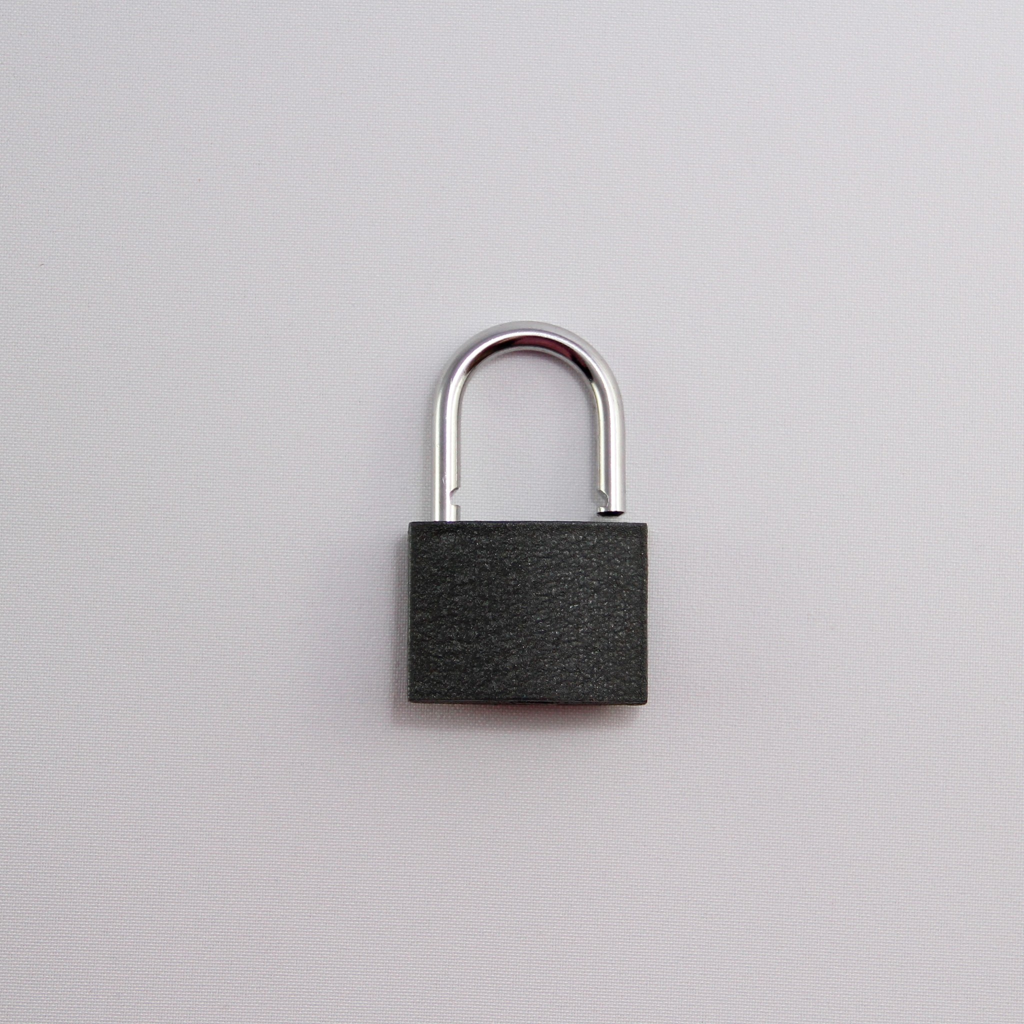 金属锁: 为您的珍贵物品提供安心守护