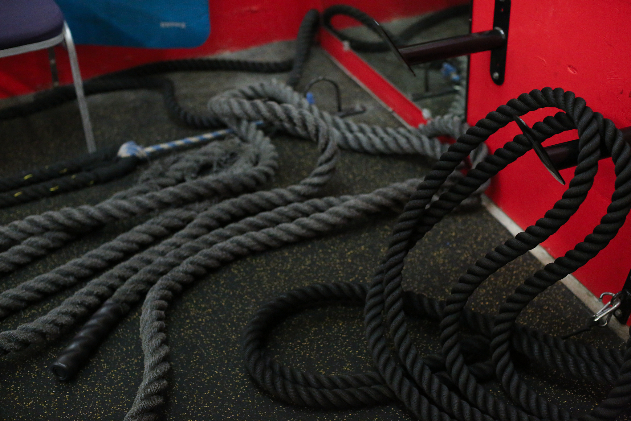 三条黑绳：多功能、耐用、可靠