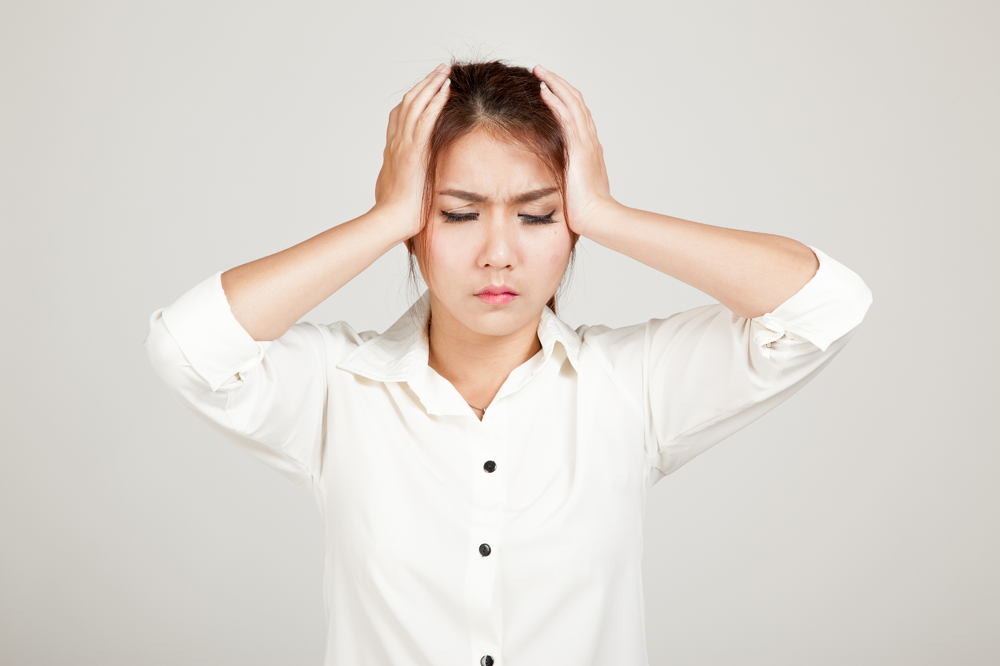 改写这句话 不同的情绪状态如常见的喜怒哀乐等直接影响着人们的日常生活积极的情绪有助于改善人类健康和工作效率而消极的情绪可能会导致健康问题。