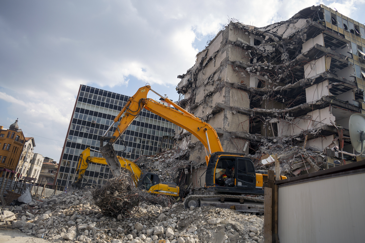 强拆违法建筑媒体曝光求助：哪家媒体可以曝光违法建筑？