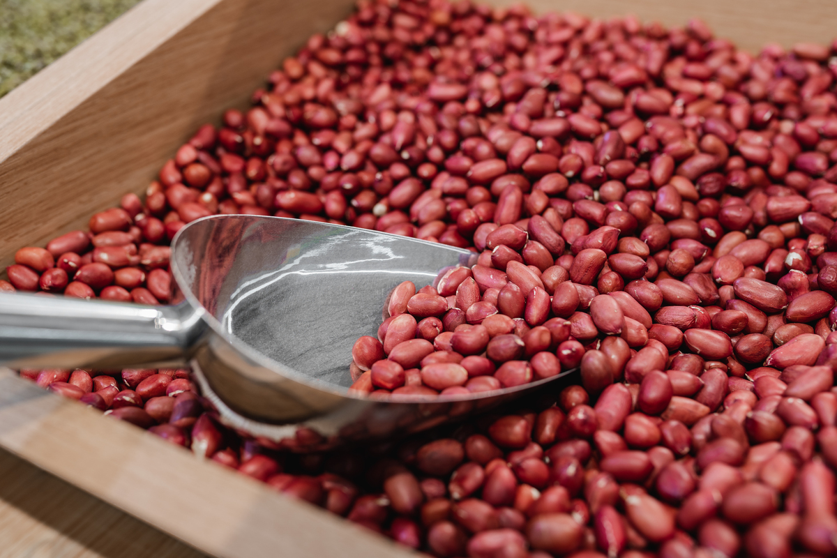 优化创意中文爆款标题3个字数要求不少于60字节：为什么花生含油却不会堵塞血管呢但是生吃熟吃有区别吗