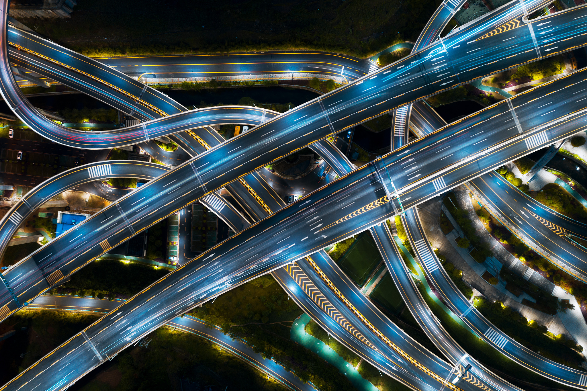 贵州汽车整车与配件销售专业中专中职学校推荐：贵阳市汽车技术学校和贵州省交通职业技术学校