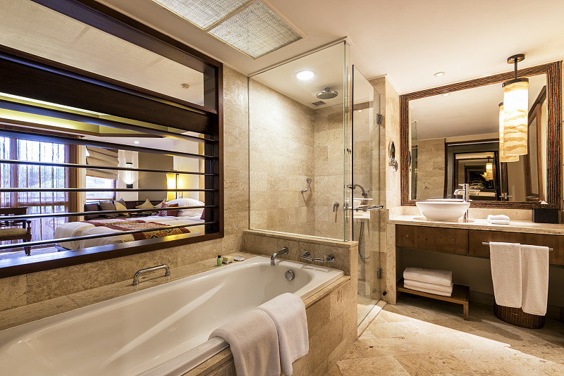 顺德哪个酒店有浴缸风景还好帮我用200字详细描述