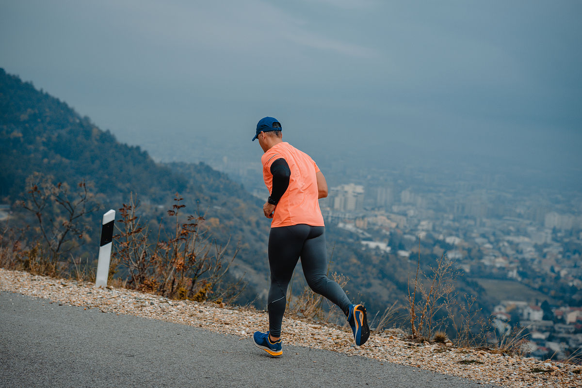 以如何克服户外运动中的心理障碍？为题写一篇1000字文章