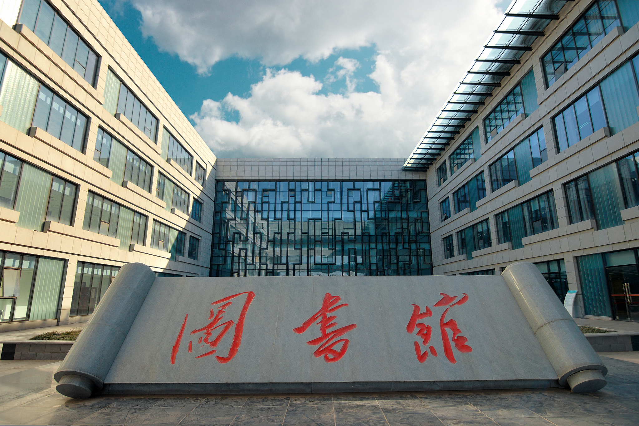 河南省新闻出版学校热门专业：新闻、传媒、设计等