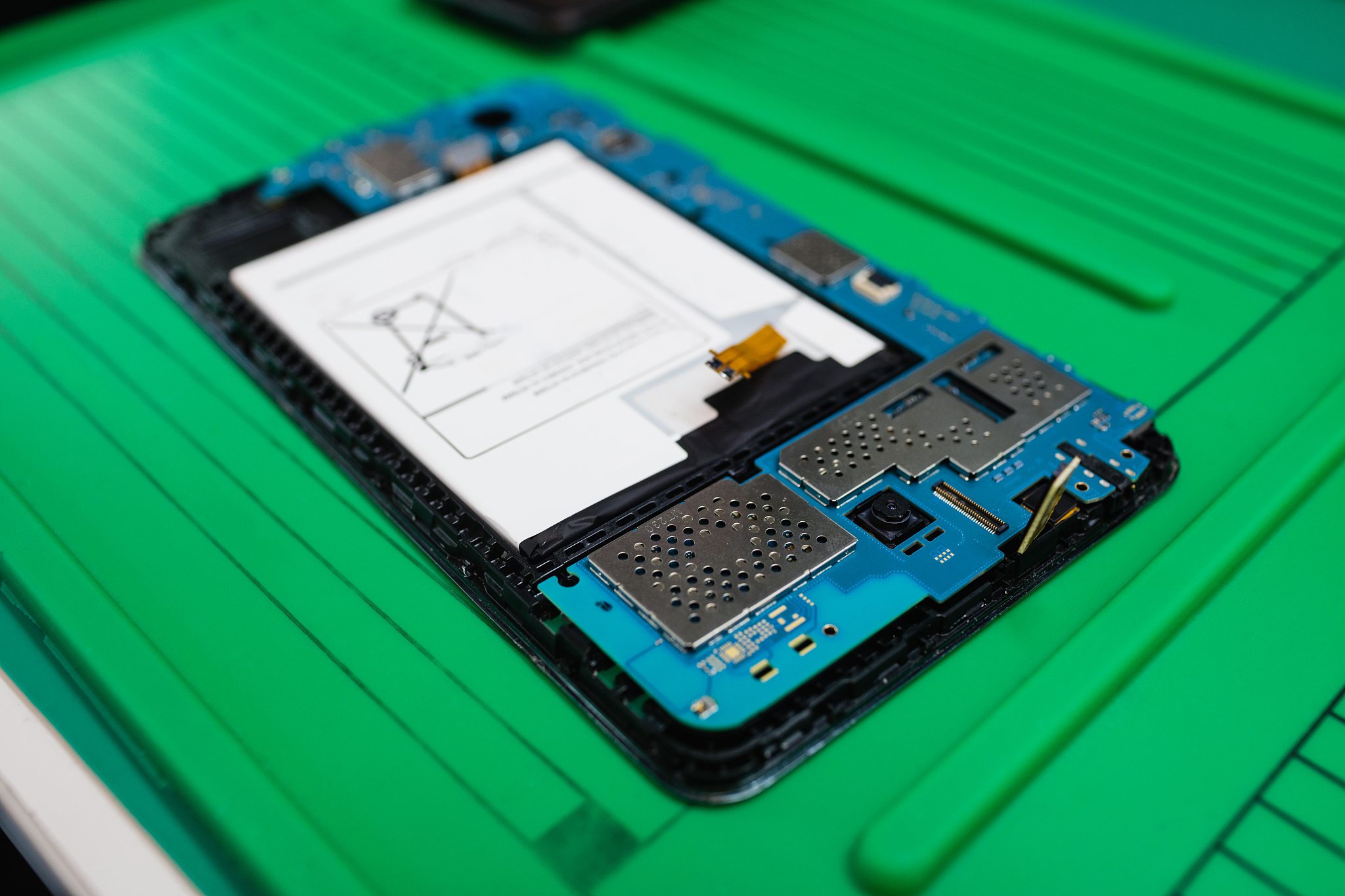 荣耀v8pro平板插卡教程