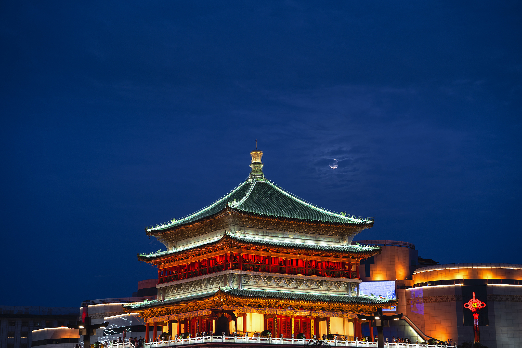 西安钟楼月圆夜