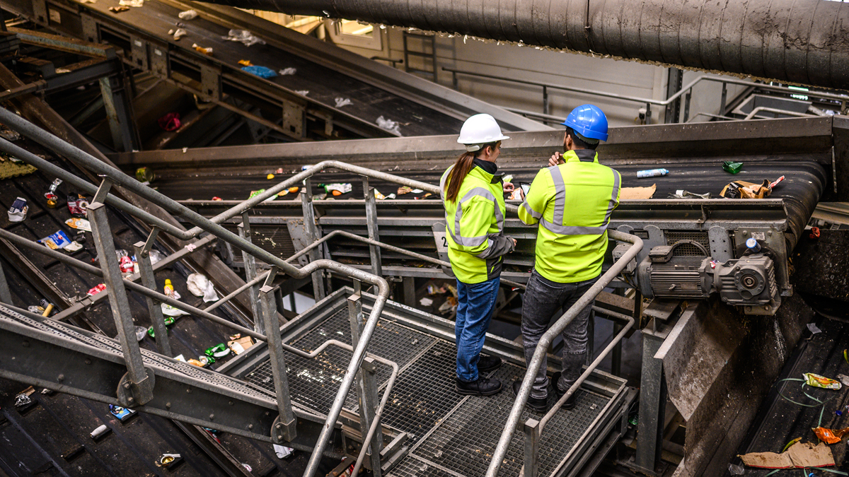 土建中起重工、吊车司机、施工队长、机修工都是干嘛的