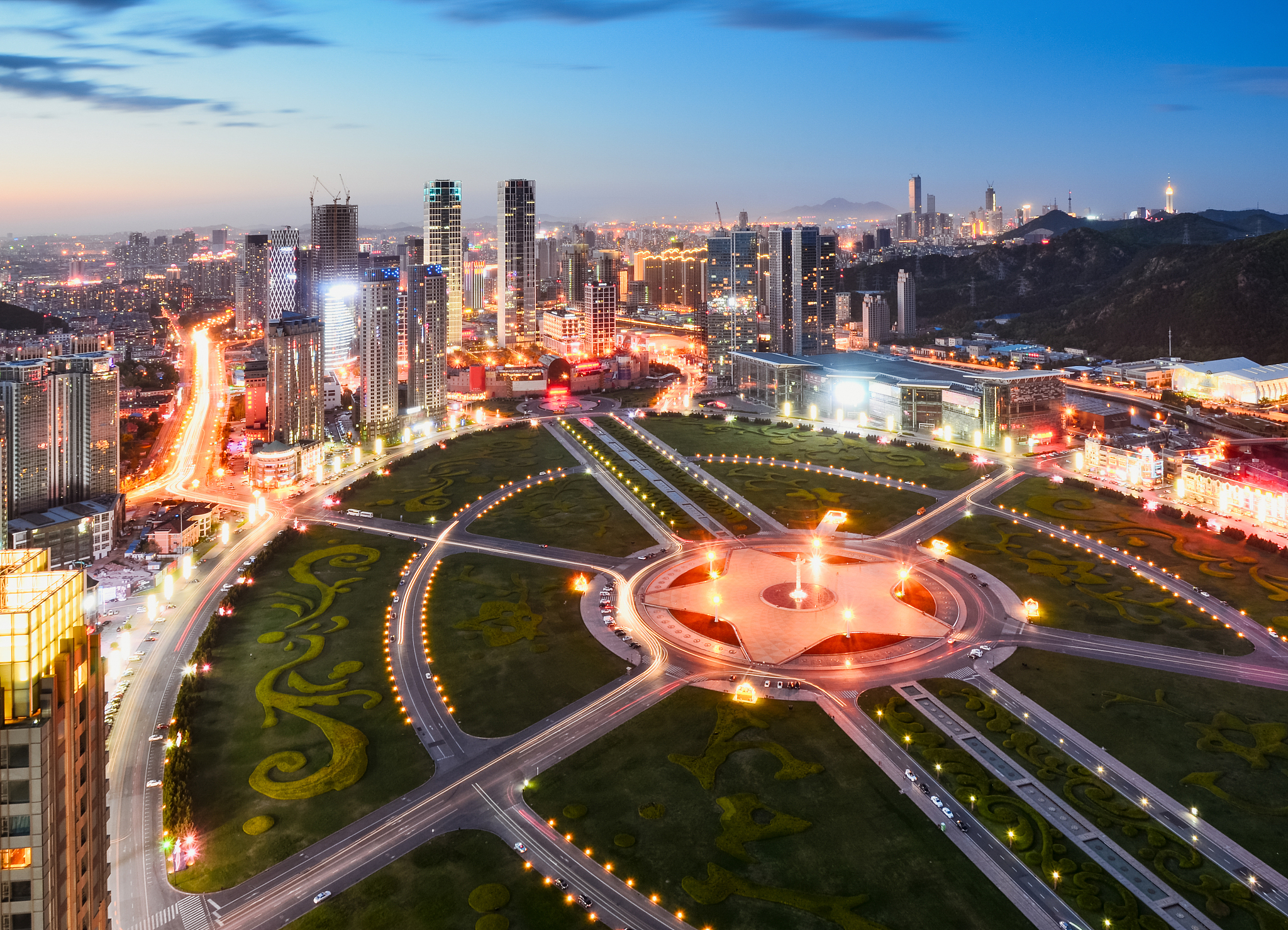 a panoramic view of the city skyline