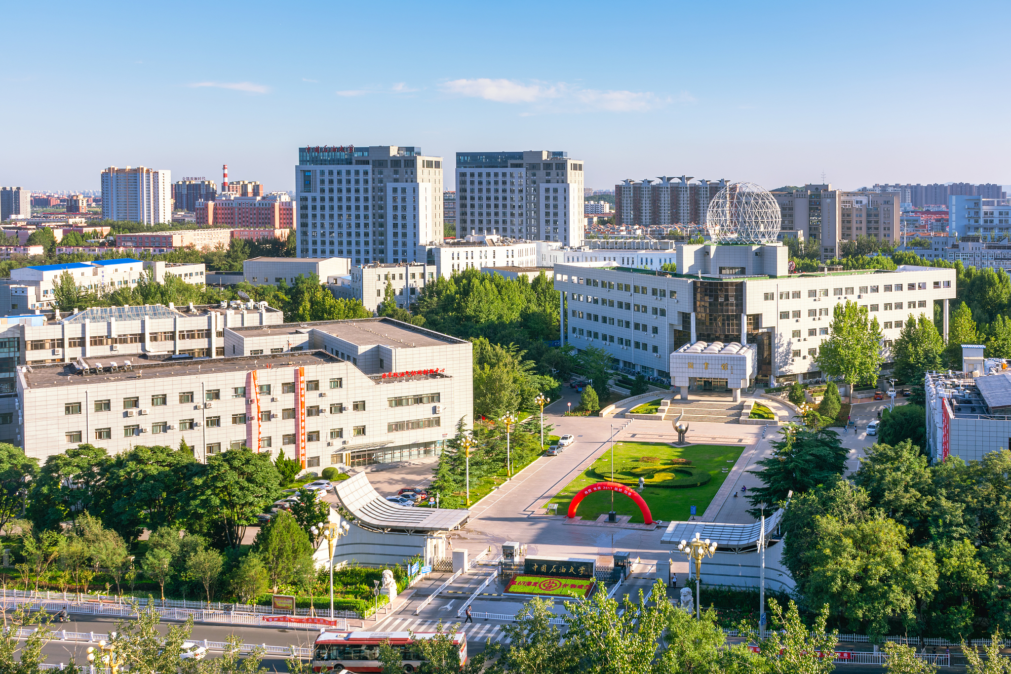 日照市工业学校招生条件及分数线 - 2023年最新信息