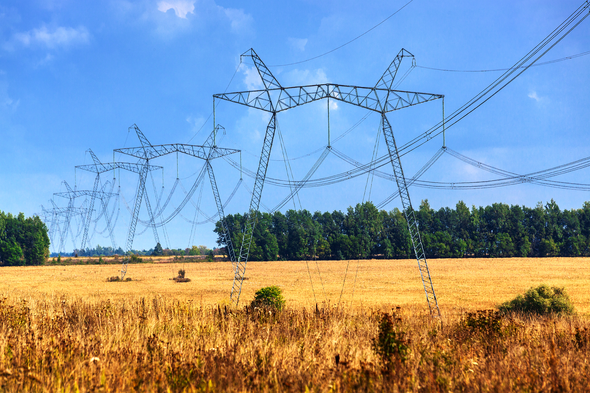 Yinxiao Zhu 的《Power Ramp-Rate Control for Differential Power Processing-based Distributed PV Systems》主要是描述跟网型还是构网型控制