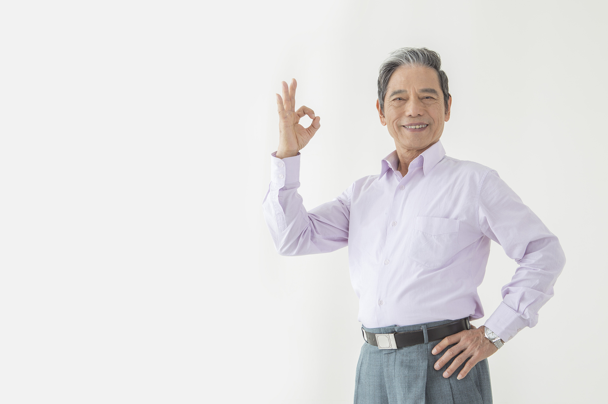 老年男人作同意的手势