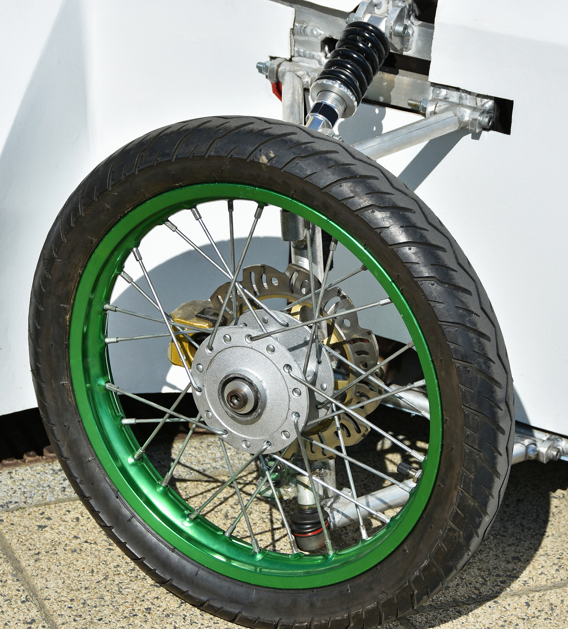 writing a 1000-2000 character product description for an Amazon listing sellingBike auxiliary wheels