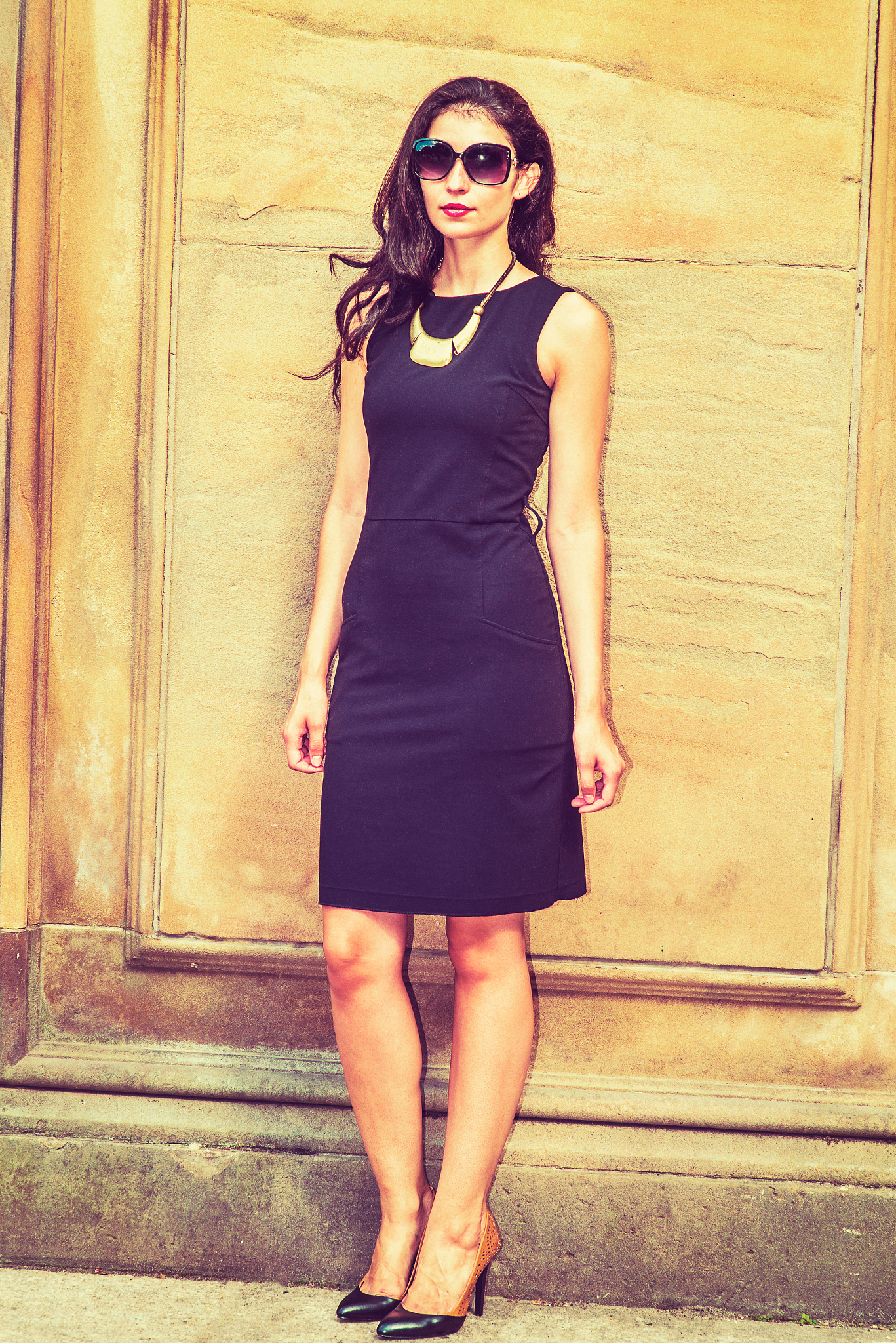 young american businesswoman traveling in summer