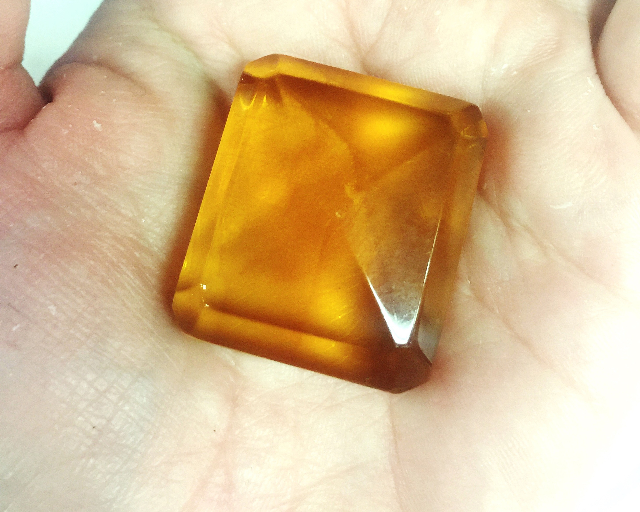 cp#遇见艺术##黄水晶# 温暖而迷人的十一月生辰石—黄水晶黄水晶以其迷人的黄色和橙色而倍受赞誉。一起来打卡黄水晶吧并不简单微博收藏 cp围绕这篇博文写1条10字左右的评论