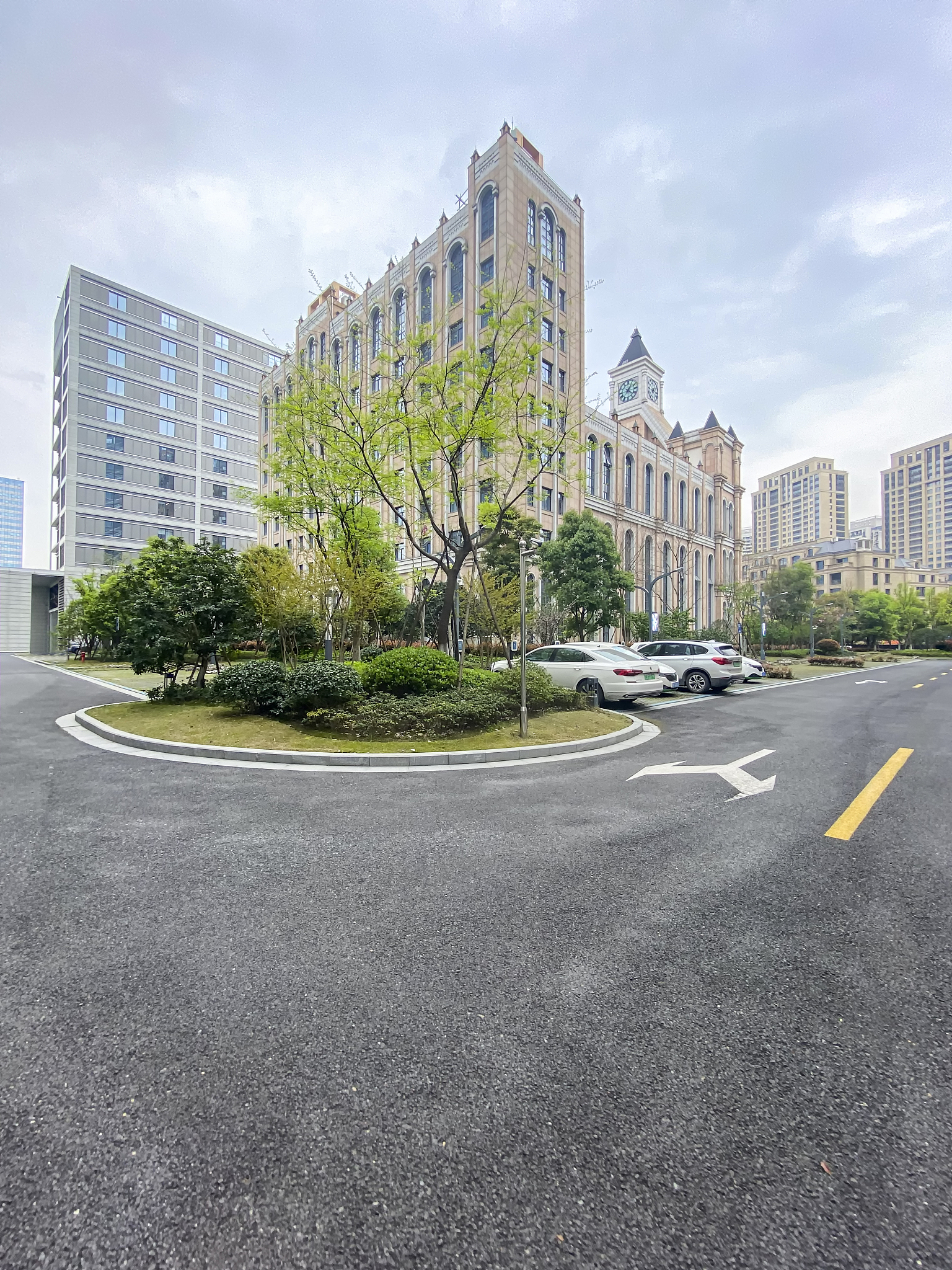 港务区绿地二期住宅小区混凝土道路施工方案优化研究