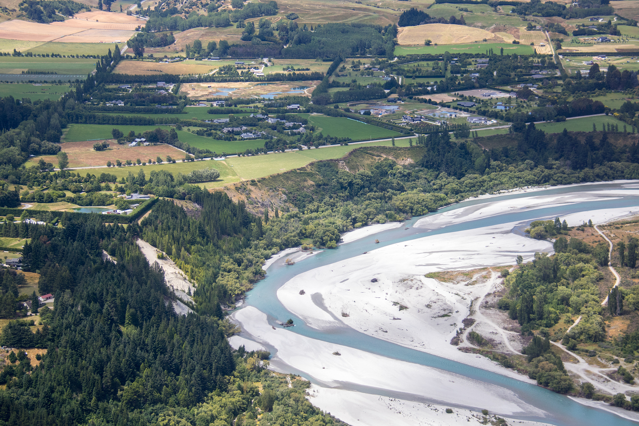 《河的第三条岸》赏析提纲：探究若昂·吉马朗埃斯·罗萨的文学世界