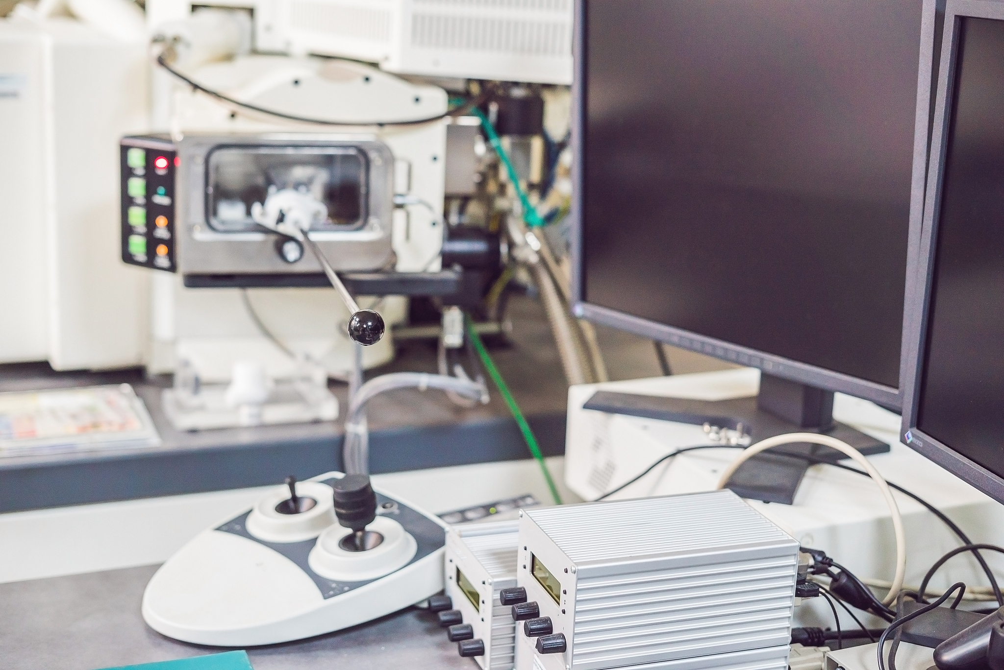 电子显微镜EMC整改报告：解决辐射超标问题