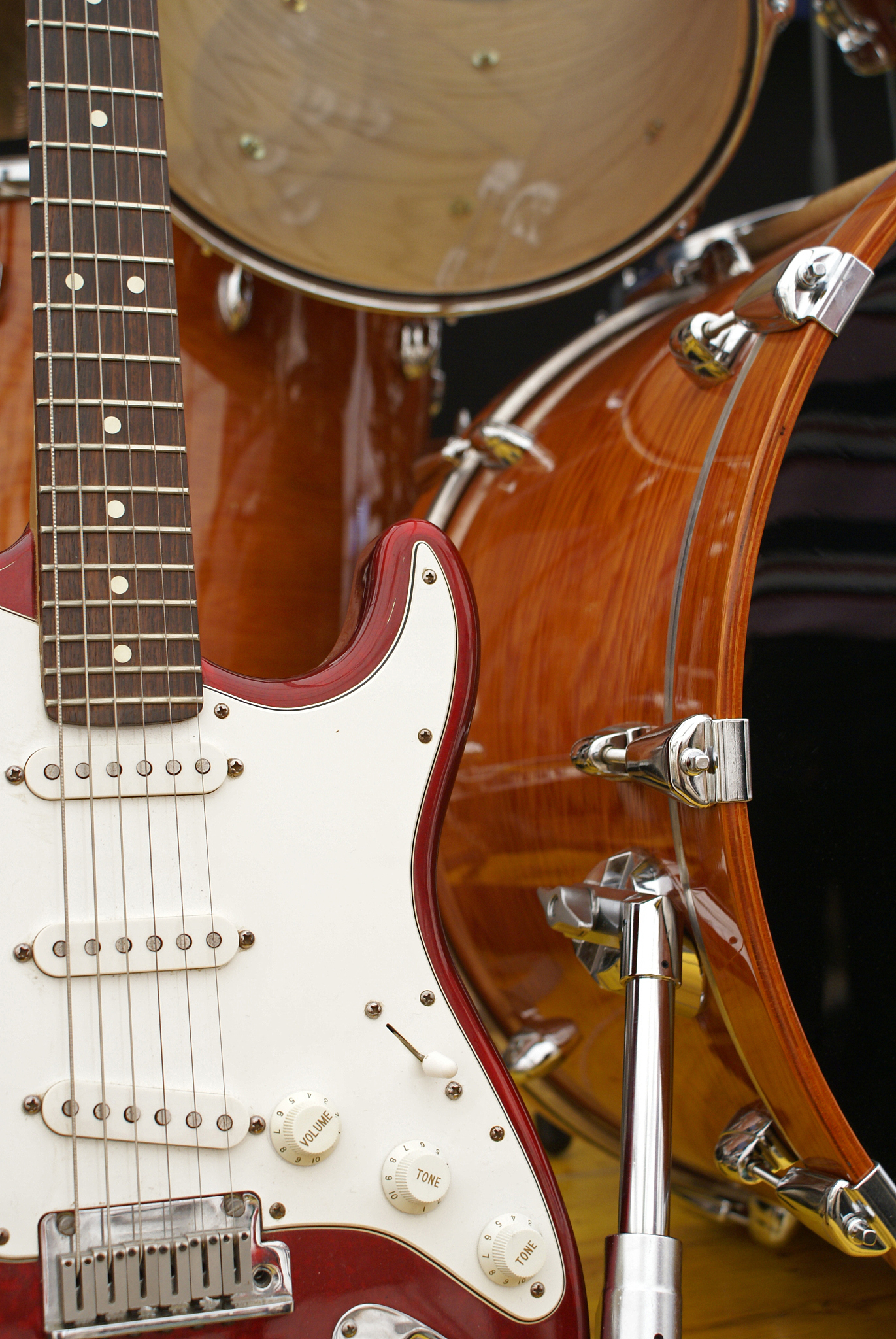 摇滚歌词：自由的烈焰 - 反叛与自由的呐喊