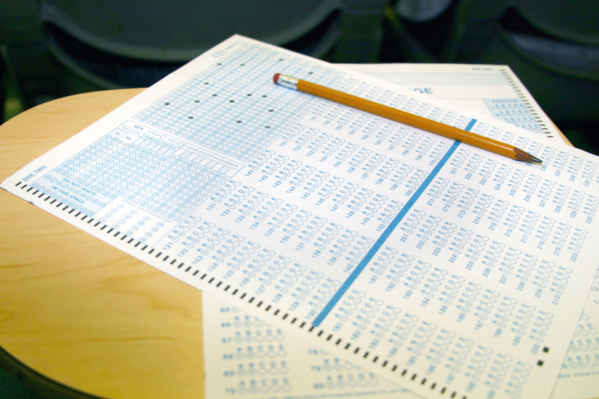 专门技术,大学,智慧,书桌,铅笔,科学实验,水平画幅,<strong>考试</strong>,教育,结束