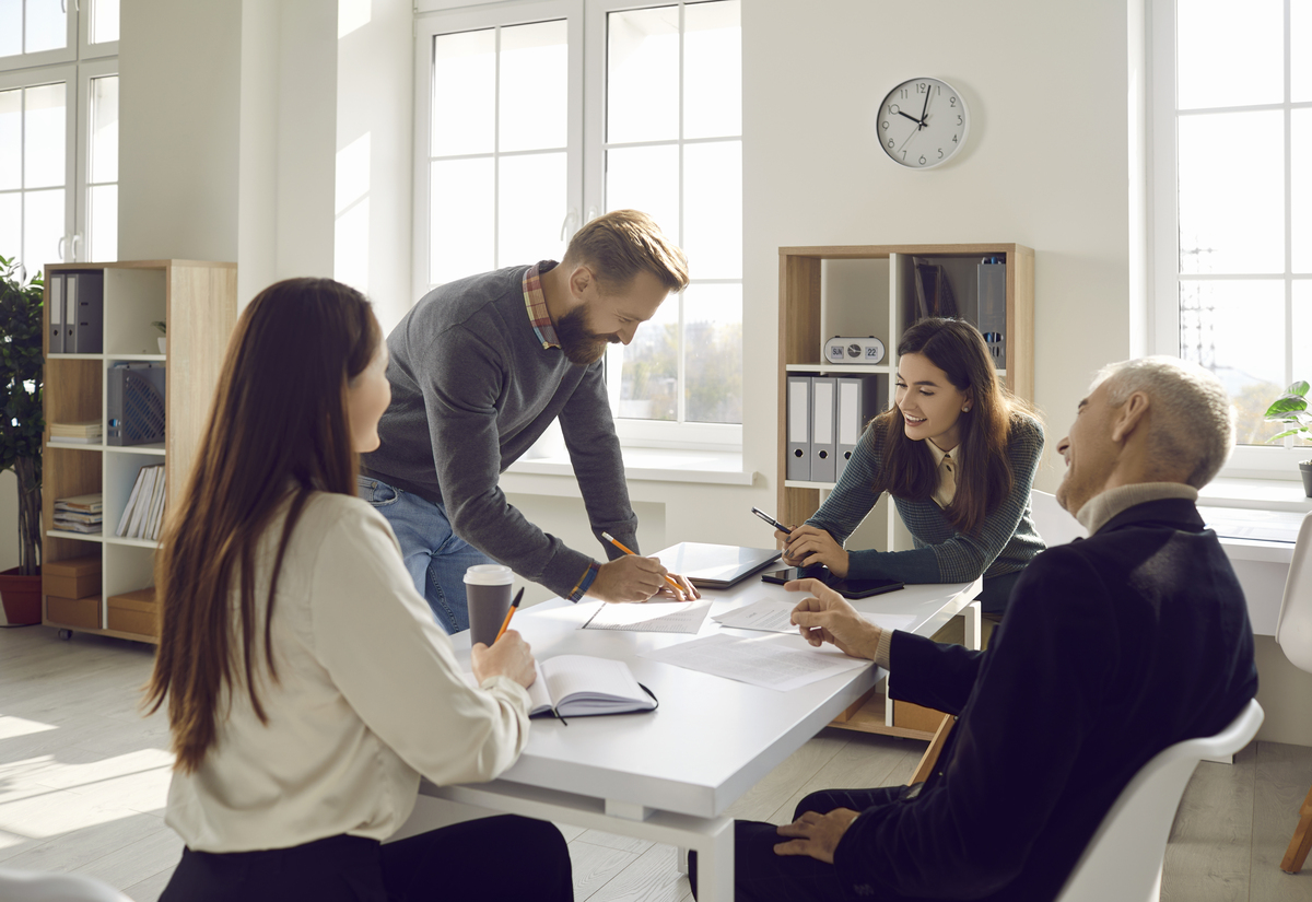 办公室同事可以无话不谈吗？建立信任和友谊至关重要