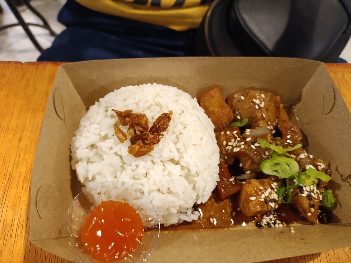 美味烧鸭饭配香辣鸭脖，值得一试！