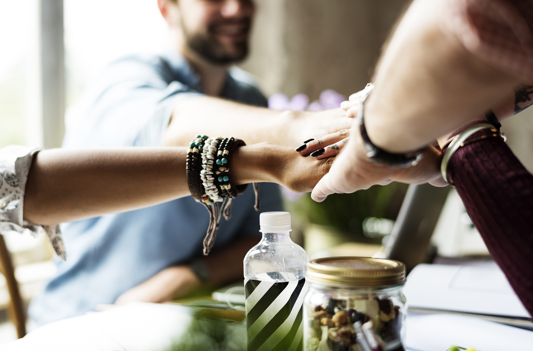 有没有一个人的气场压着另一个人即使并不是他故意甚至还处处为你考虑然后长期被压迫的这个人越来越不顺、越来越虚弱的说法？