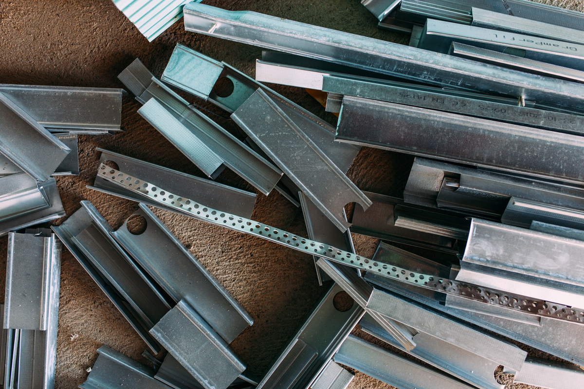 铝合金帮我用180字详细描述