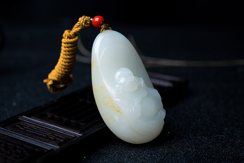 和田玉白玉弥勒佛小挂件要发布在小红书上