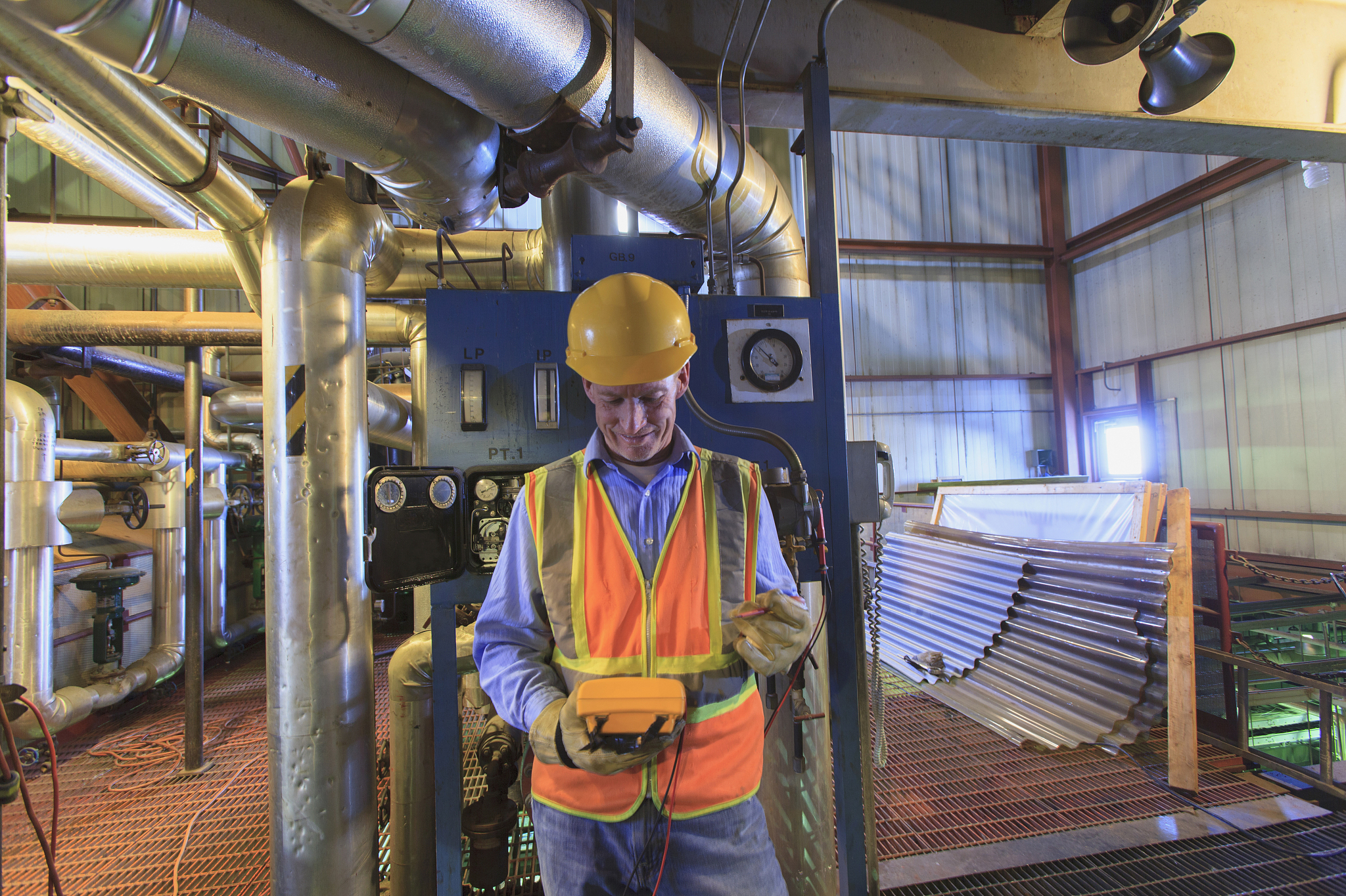 物理传感器还可以根据其构成原理的不同还可细分为哪两种型传感器