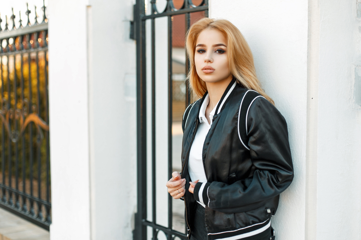 中国飞行员工资：新手起薪1.5万，资深飞行员超5万！