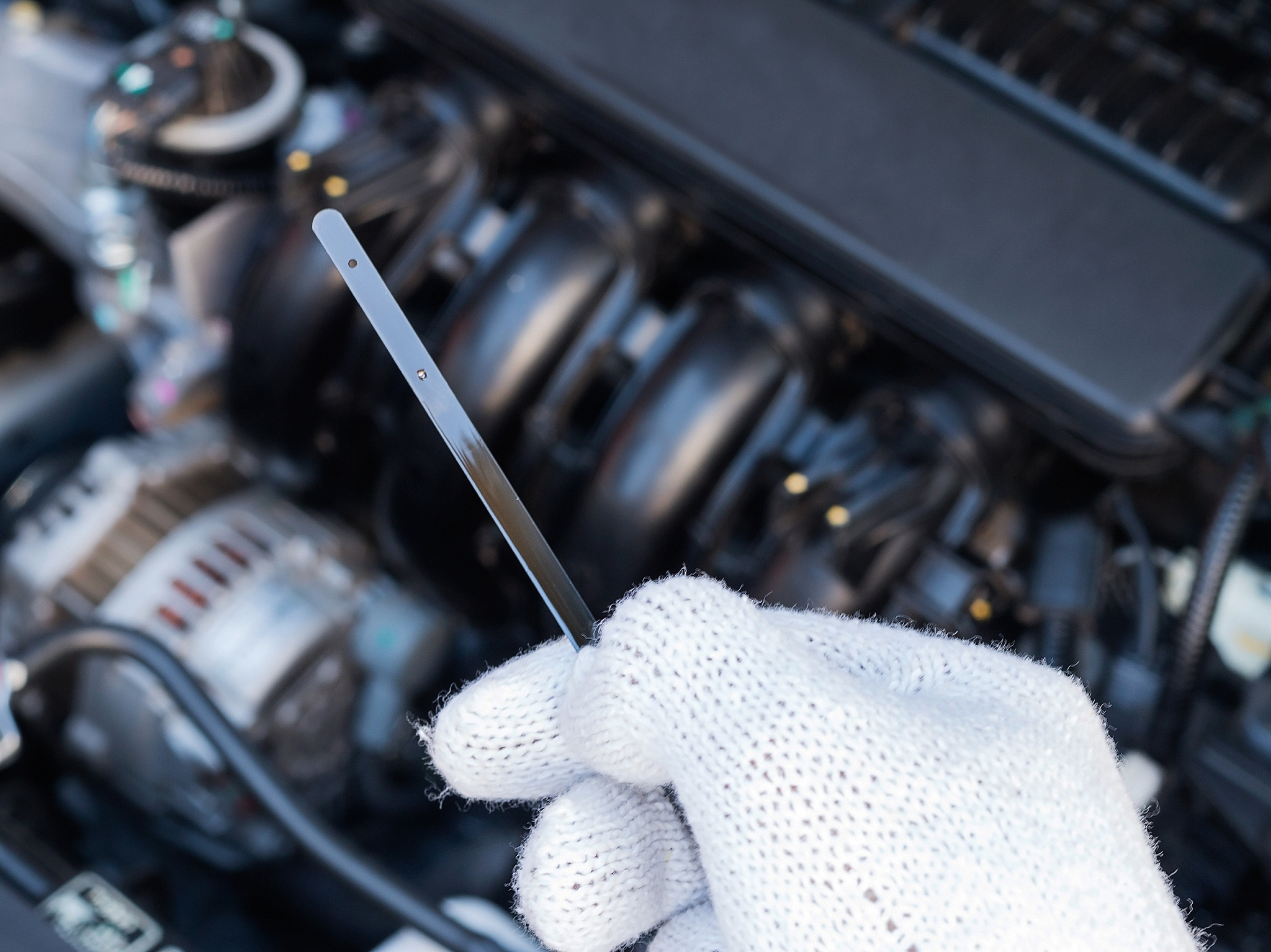 汽车全合成机油使用寿命：多少公里换油？