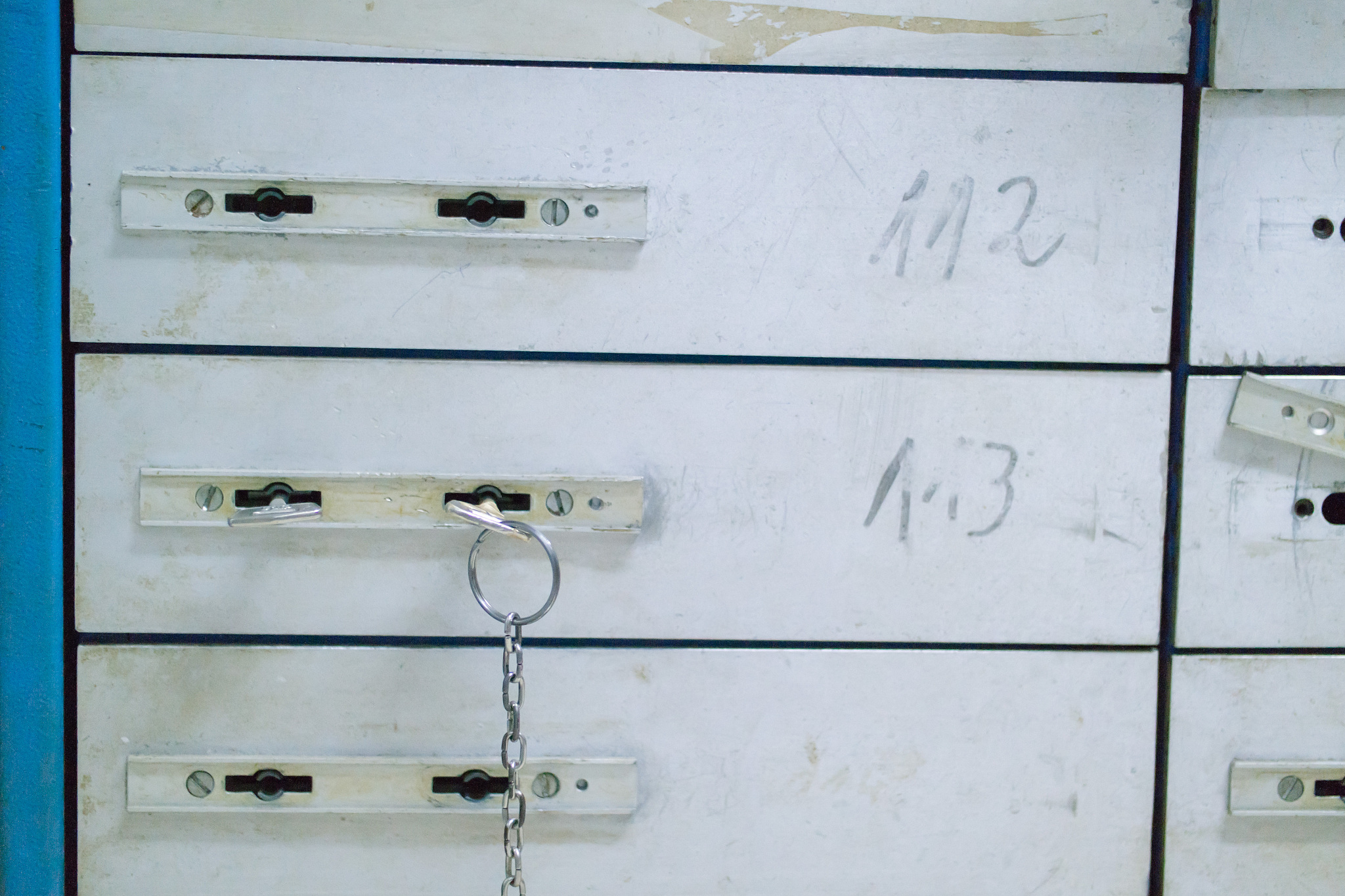 家里备用钥匙藏哪安全，