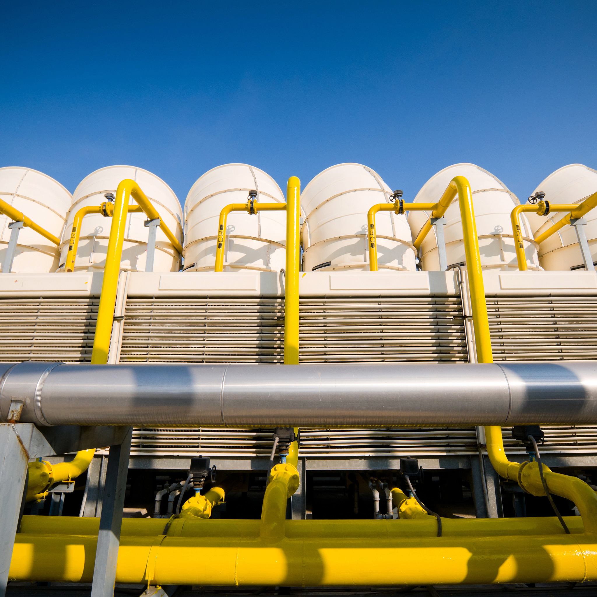 三台冷却塔三个水泵连接两台冷凝器最佳方案