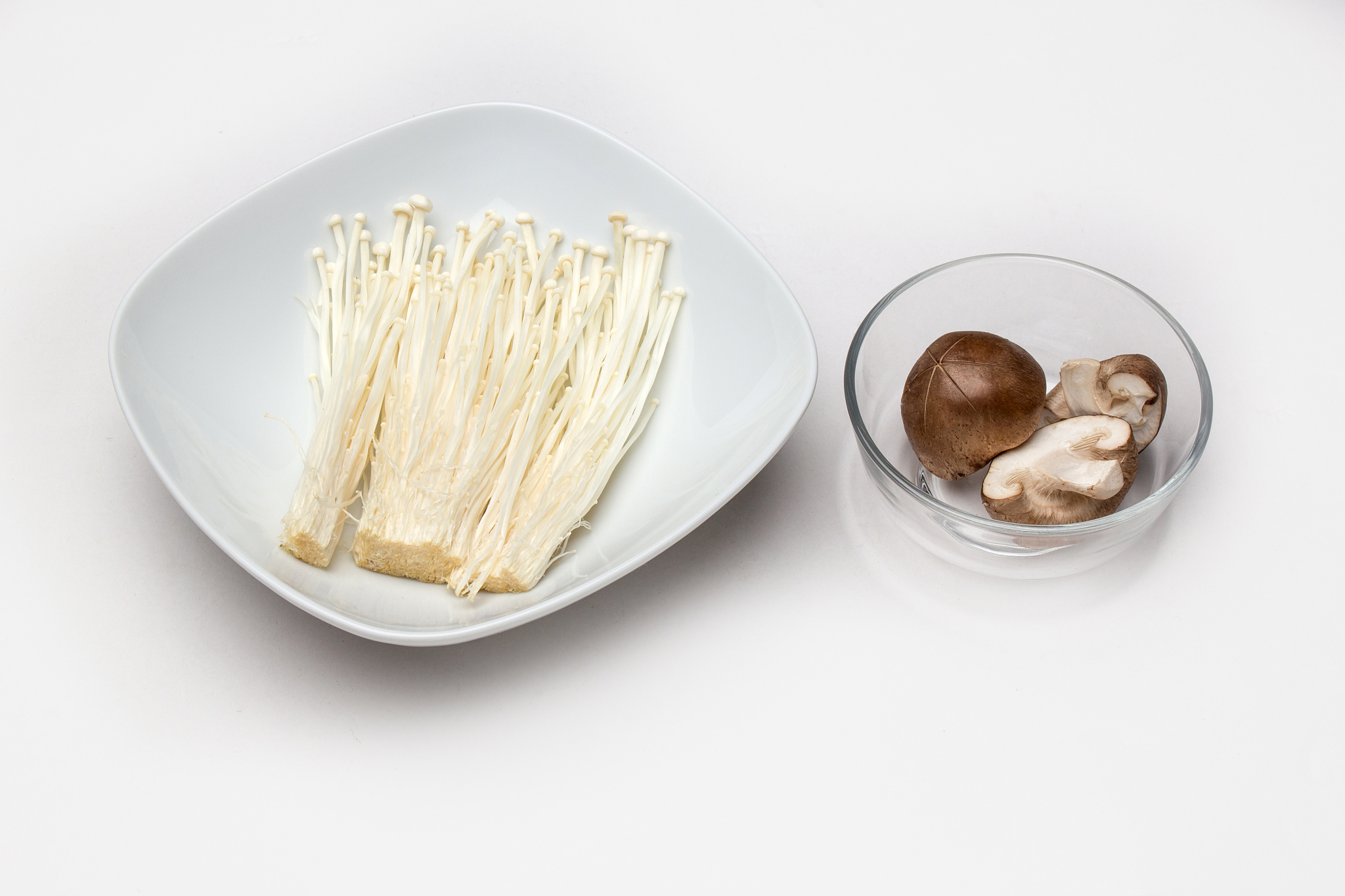 吞食金针菇会原样排出吗？关于金针菇消化的真相