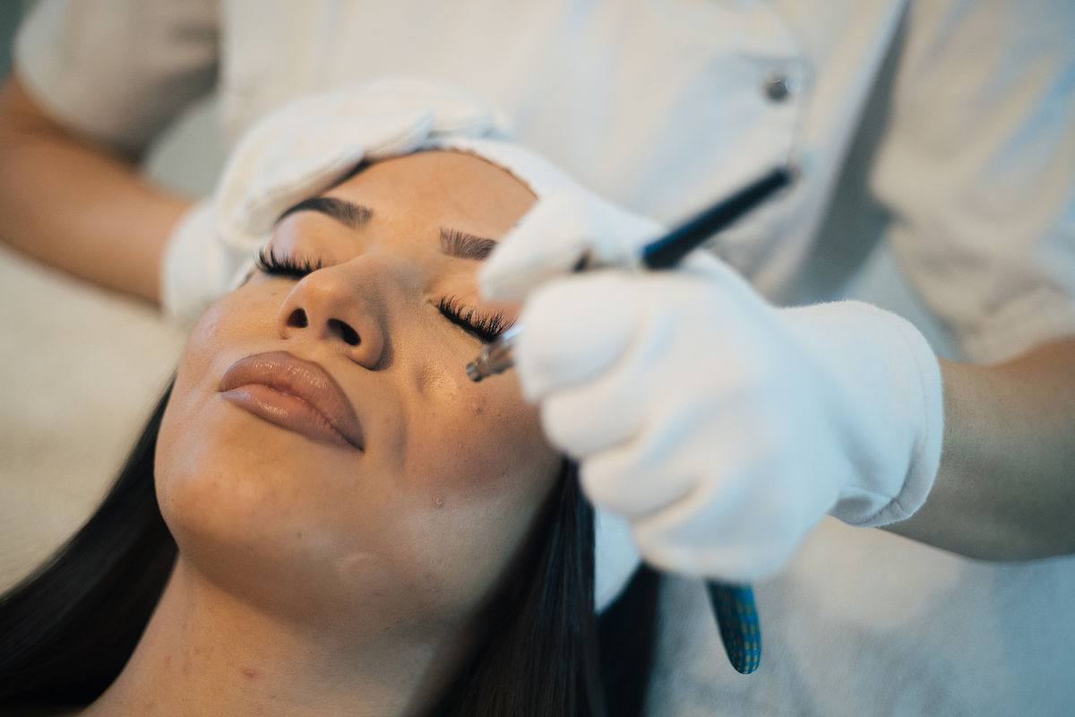 你是一个皮肤科美容医生的应聘者被提问：你对皮肤科美容技术有什么了解？给出你的回答